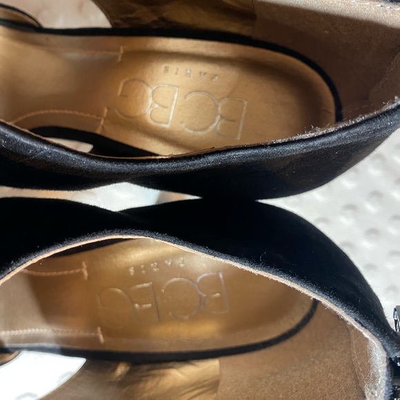 BCBG Black Suede High Heels Open Toe Closed Heel Pumps - Picture 2 of 16